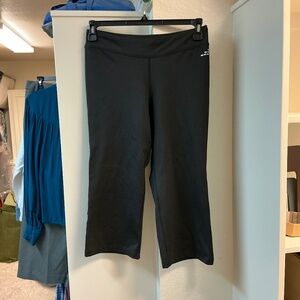 Shirt wide legged black capri leggings, size M, BCG brand